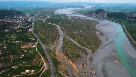 Küstenrelief,-Gebildet-Durch-Das-Delta-Des-Flusses-Mat-Nahe-Seiner-Mündung-In-Die-Adria-Mit-Feldern-Und-Lagunen-In-Albanien