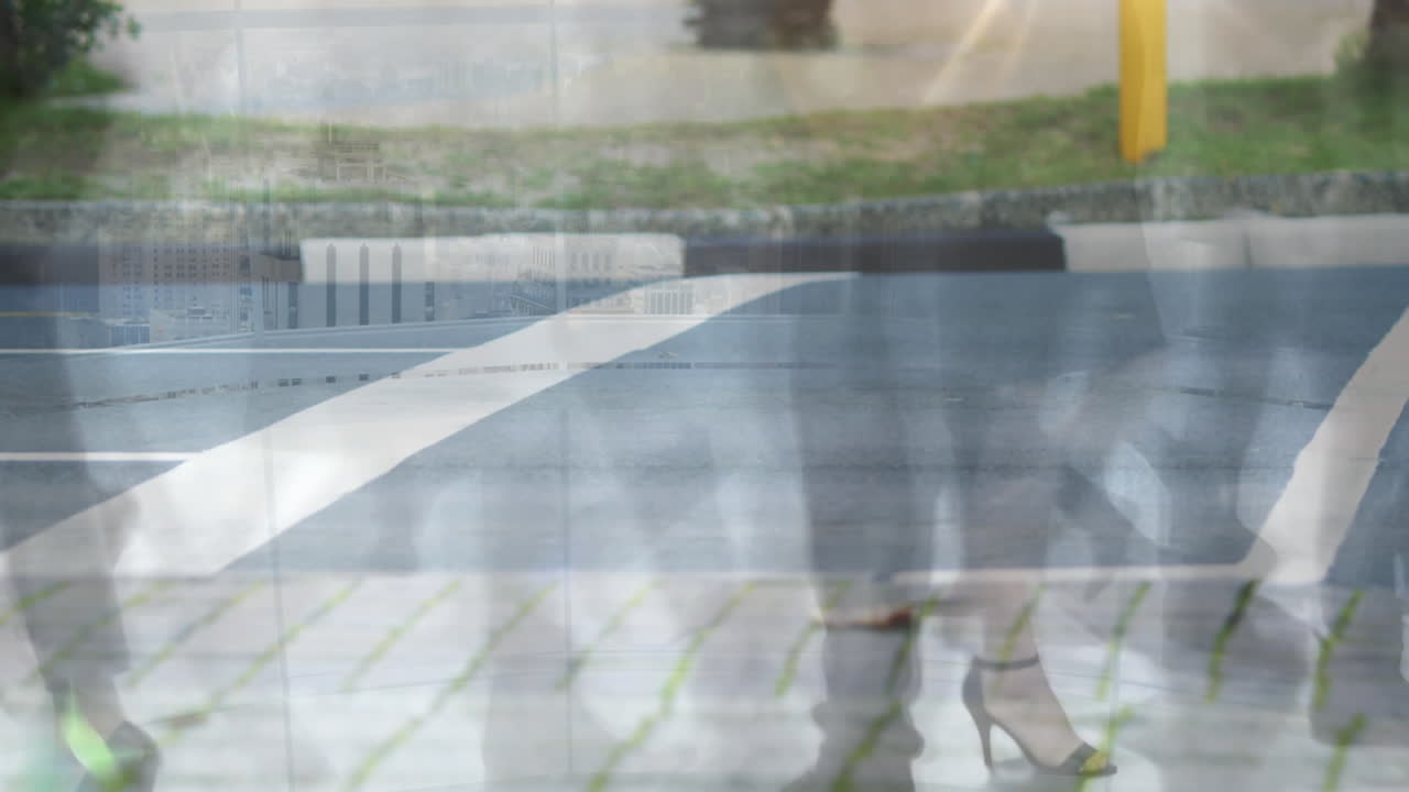 도시 거리 4k에서 바쁜 통근자