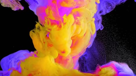 mezcla abstracta de tintas de varios colores en agua