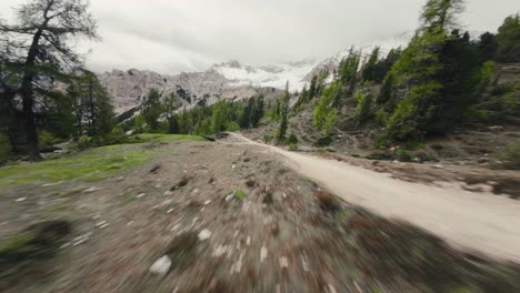 Drone-shot-of-the-wooded-mountains-in-the-Italian-Dolomites