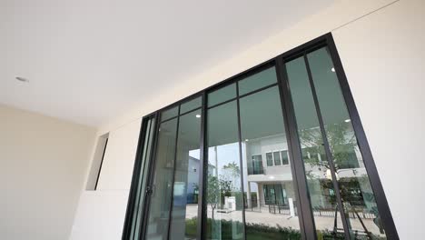 diseño exterior de casa moderno y minimalista blanco