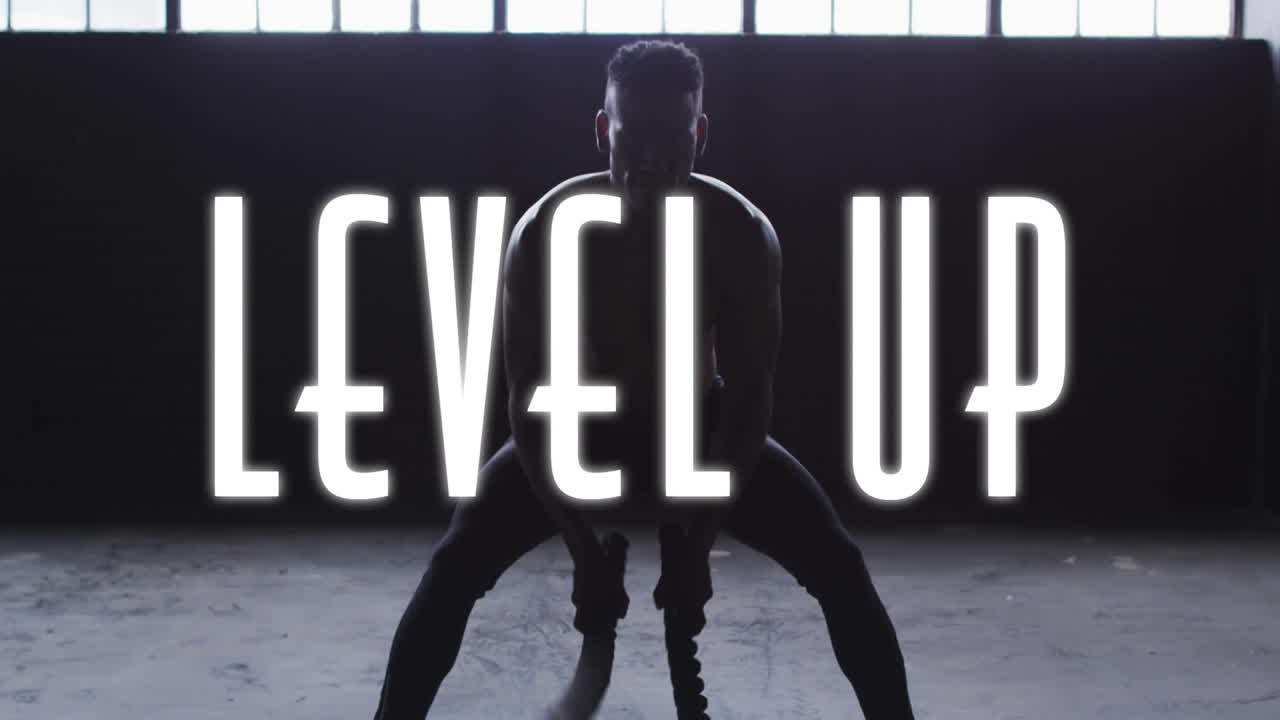 animación de texto de nivel superior sobre hombre mixto haciendo ejercicios con cuerdas