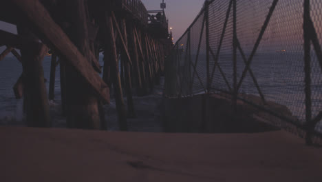 Slo-Mo-Wellen-Unter-Dem-Seal-Beach-Pier