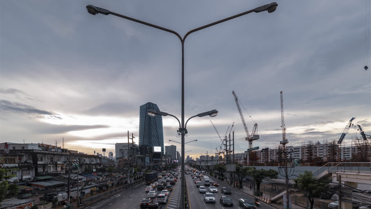 라마 iv 도로, 방콕, 태국에 저녁이 내립니다.