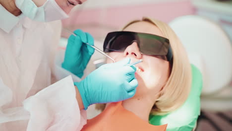 dental examination with vr glasses