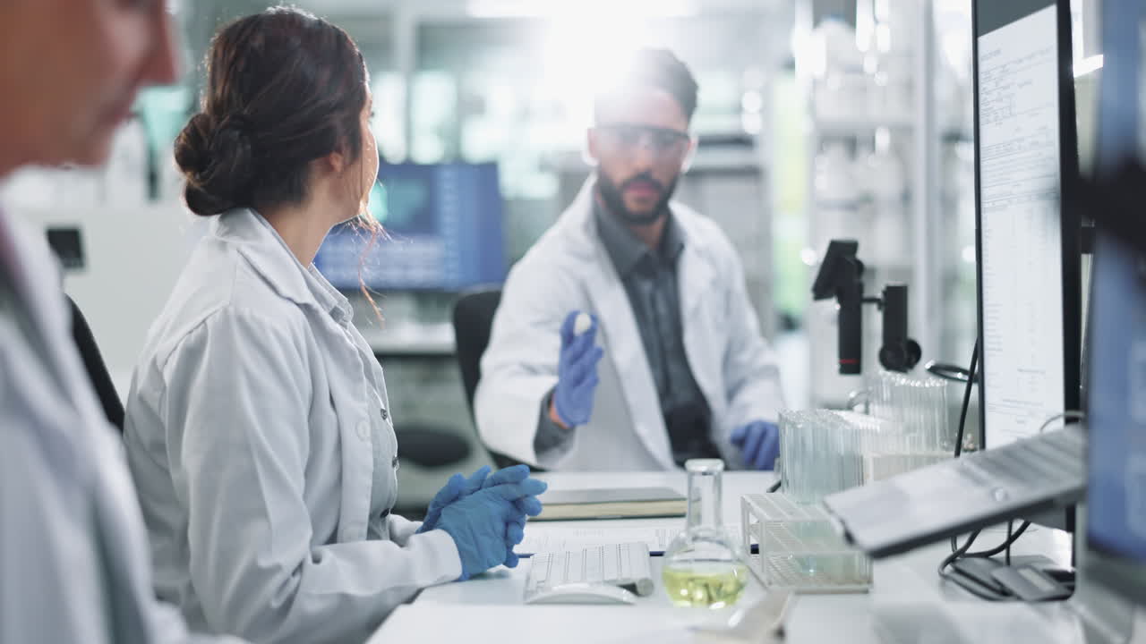Científicos trabajando en un laboratorio