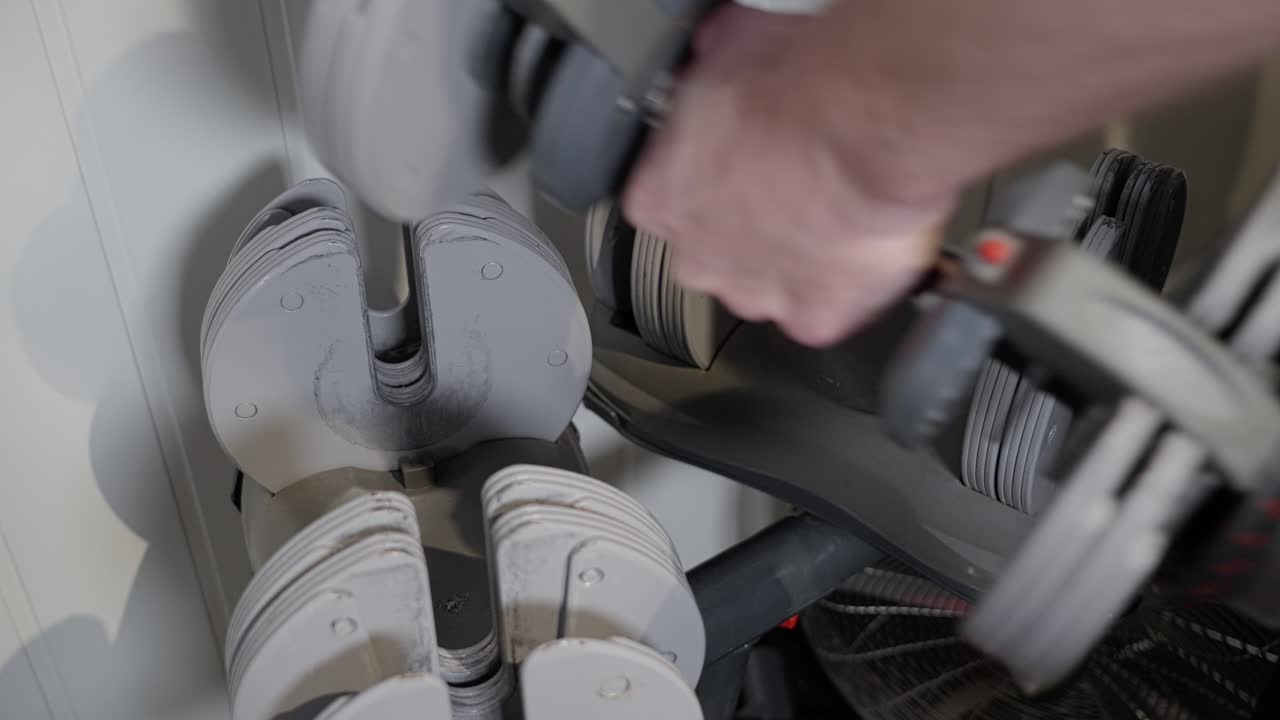 pesas ajustables, artículos esenciales de gimnasia en el hogar versátiles levantados del estante