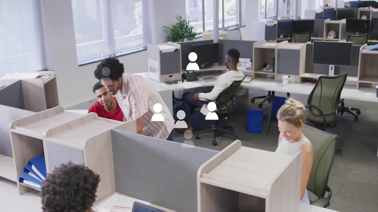사무실에서 대화하고 일하는 다양한 동료들에 대한 프로필 아이콘의 애니메이션