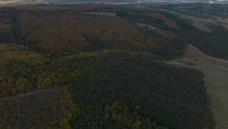 Clouds-Moving-Fast-Over-The-Dense-Forest-During-Autumn-In-The-Mountains