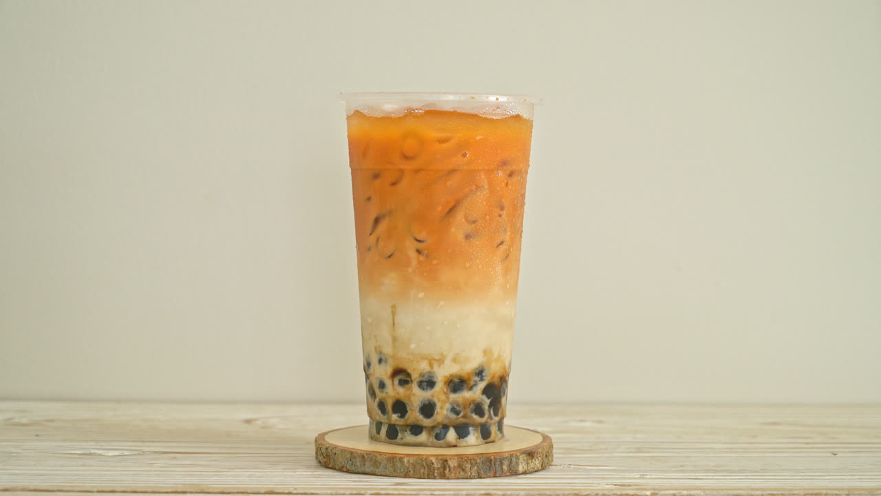 tè al latte tailandese con zucchero di canna a bolle