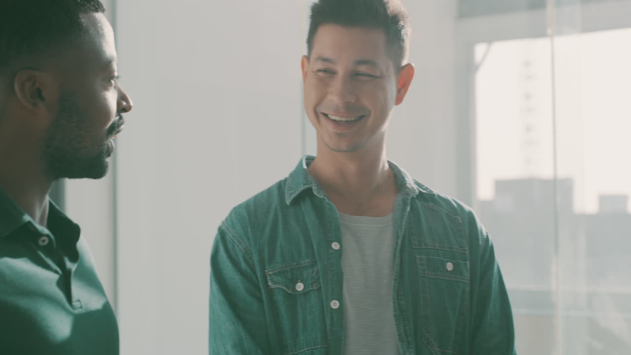 크리에이티브는 항상 일합니다.