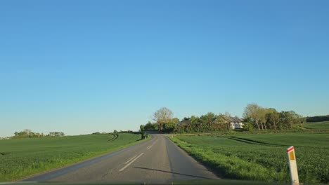 Pov-Drive-En-La-Dinamarca-Rural-En-Primavera