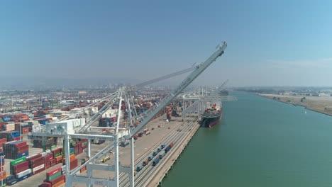 Aerial-view-of-container-ships-and-lifting-cranes-in-the-Port-of-Oakland-California