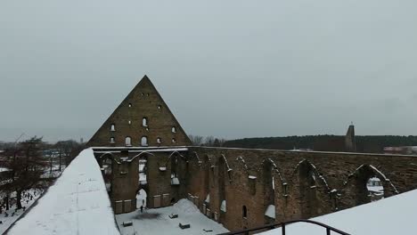 las ruinas de pirita convet en tallin, estonia