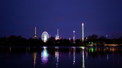 La-Toma-Del-Parque-Temático-Winter-Wonderland-En-Hady-Park-En-Londres,-Reino-Unido-Por-La-Noche