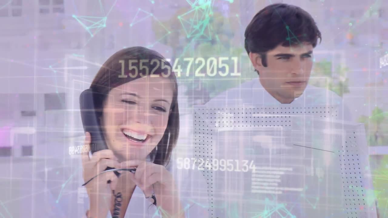 animación de redes de conexiones a través de personas de negocios que utilizan computadoras y teléfonos