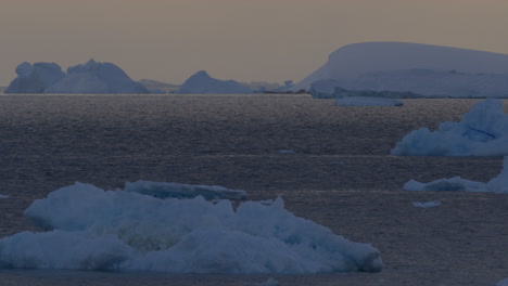 Iceberg-Y-Campo-De-Hielo