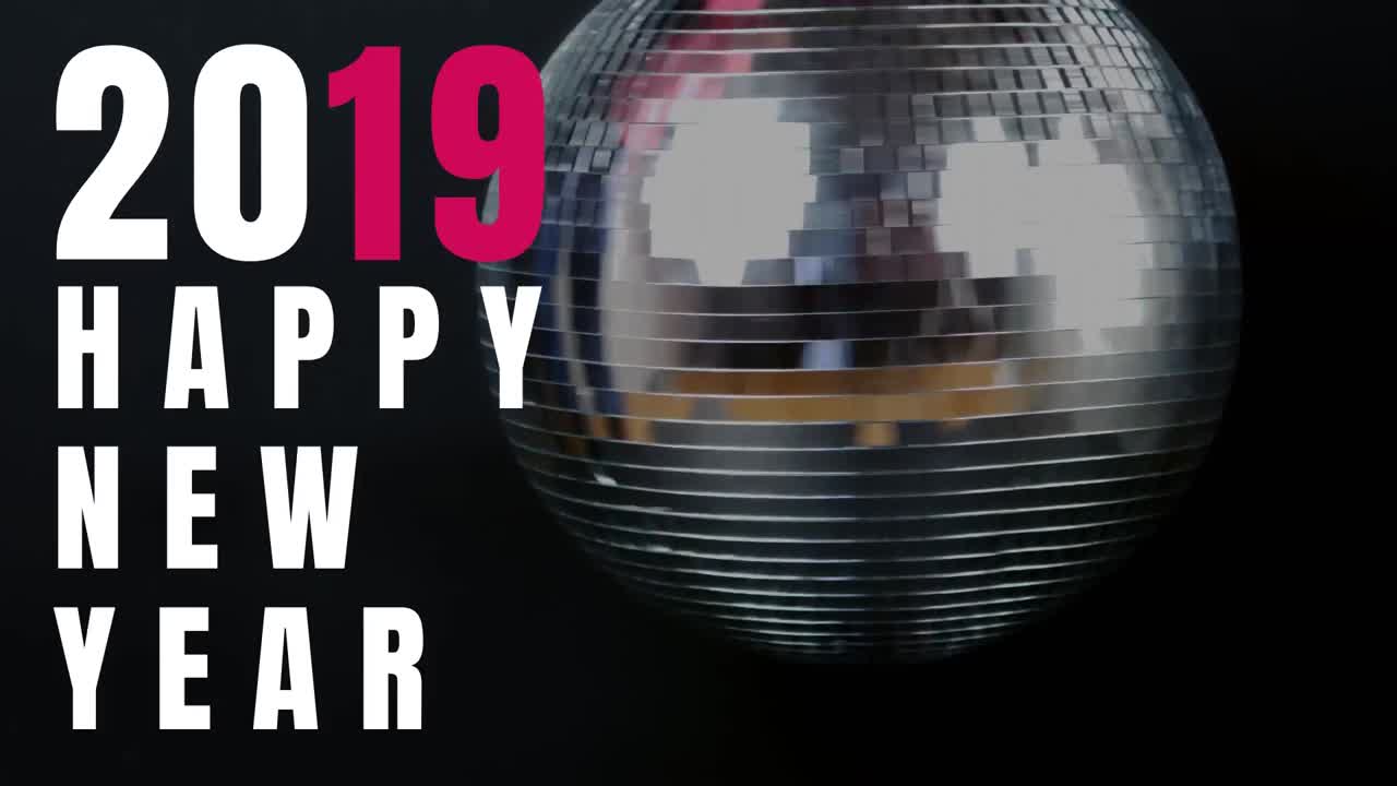 Palla da discoteca luminosa alla vigilia di Capodanno 4k