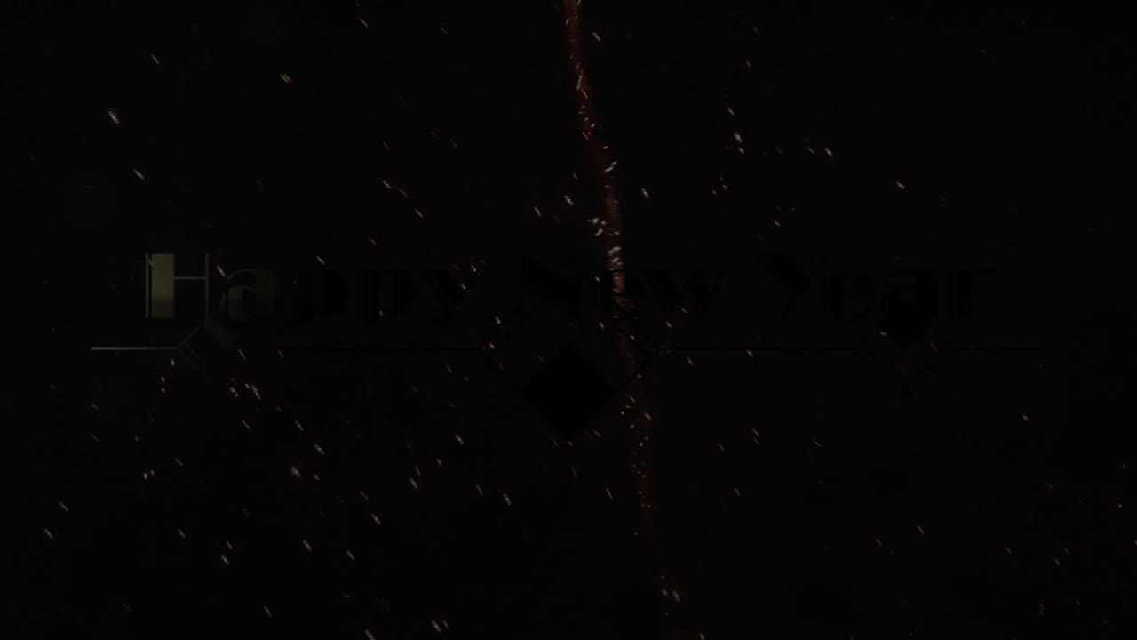 밤하늘에서 폭발하는 불꽃놀이 위에서 금색으로 새해 축하 문자의 애니메이션