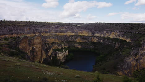 Aufschlussreiche-Aufnahme-Der-Schroffen-Schluchten-Des-Duraton-River