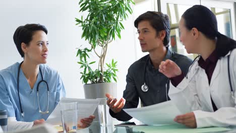 Male-doctor-talking-at-meeting-with-colleagues-4k