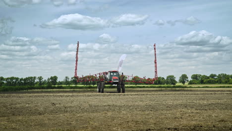 Landwirtschaftlicher-Dünger.-Landwirtschaftliche-Maschinen.-Landwirtschaftliche-Geräte