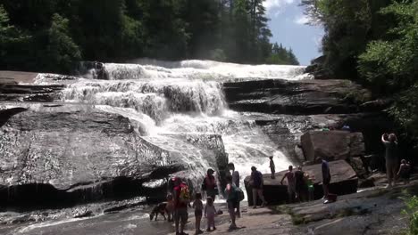 a pretty waterfall in north carolina 2