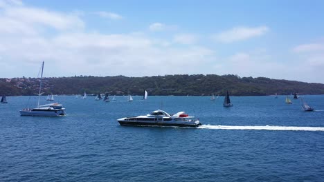 Hafen-Von-Sydney---Schnelle-Fahrt-Mit-Der-Fähre