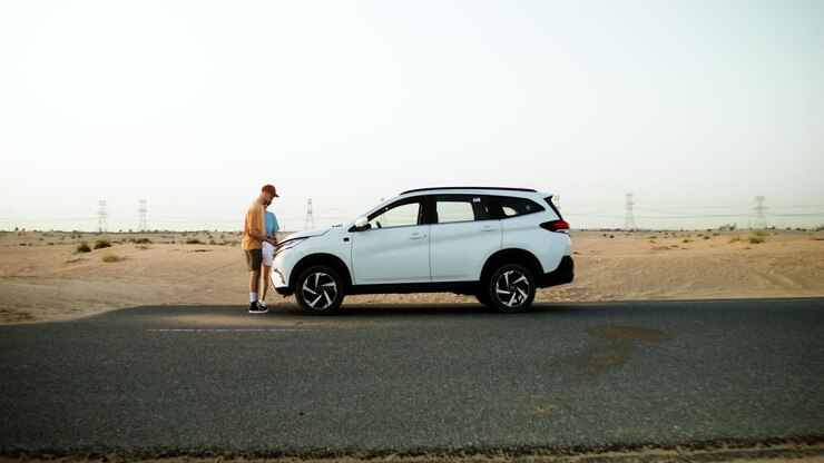 Coche averiado en el desierto