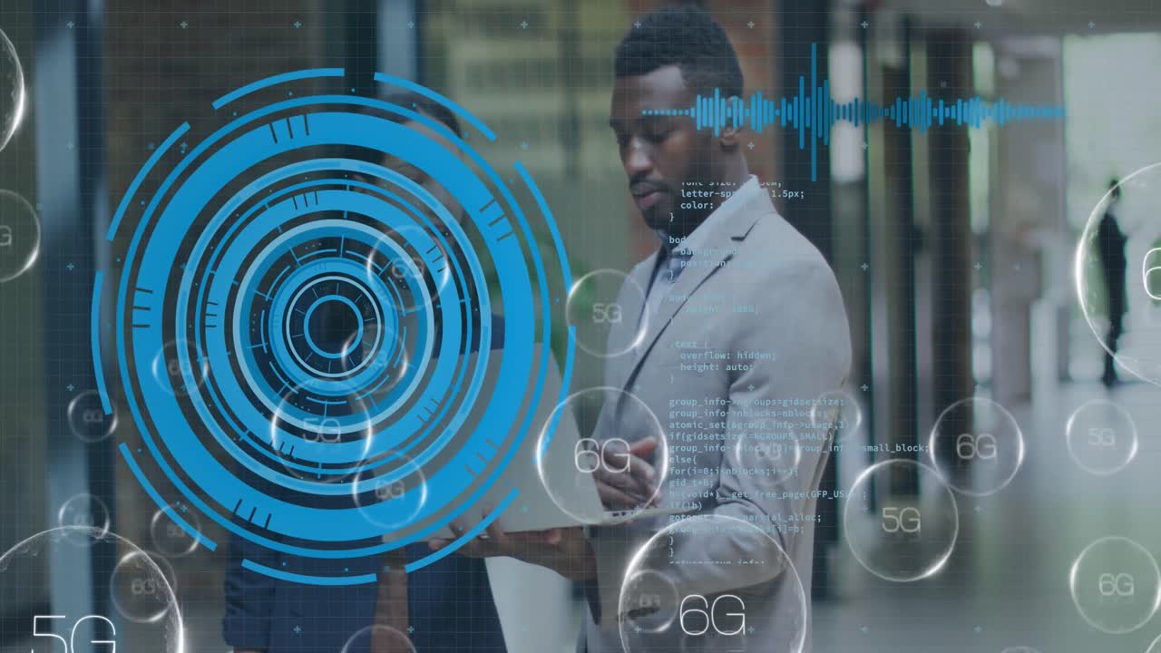 animación de escaneo de alcance y procesamiento de datos sobre el hombre en la sala de servidores