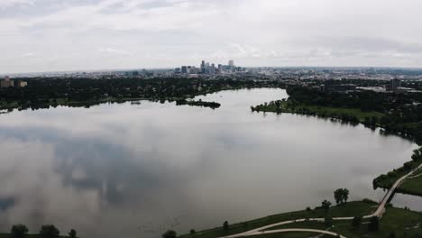 Drone-shot-of-Sloan-Lake-sitting-in-Denver's-outer-suburban-neighborhood