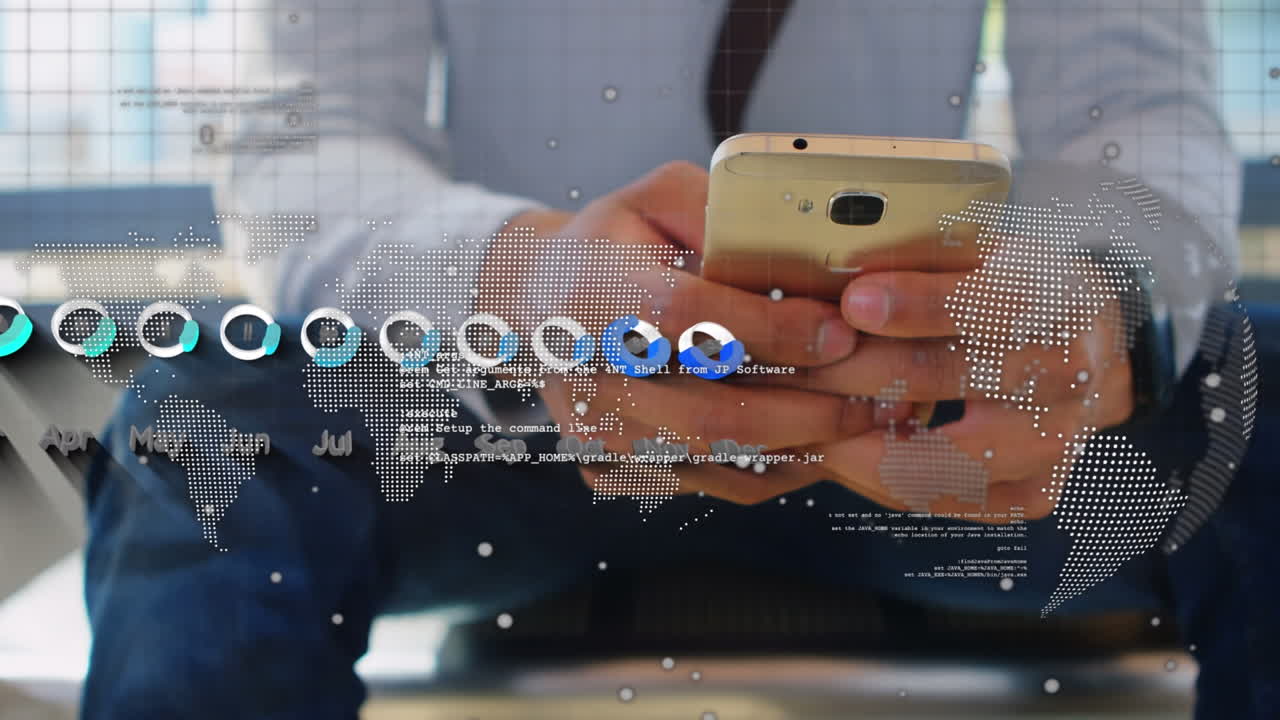 animación del procesamiento de datos sobre un hombre biracial usando un teléfono inteligente