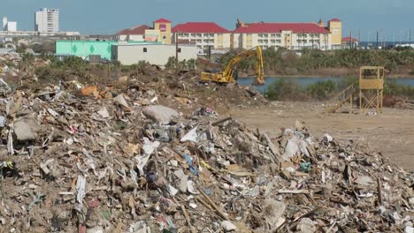 Schrott-Wird-Im-Zuge-Der-Verwüstung-Des-Hurrikans-Ike-In-Galveston,-Texas,-Angehäuft-2