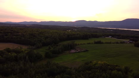 Luftaufnahme-Der-Insel-Orleans-Bei-Sonnenuntergang