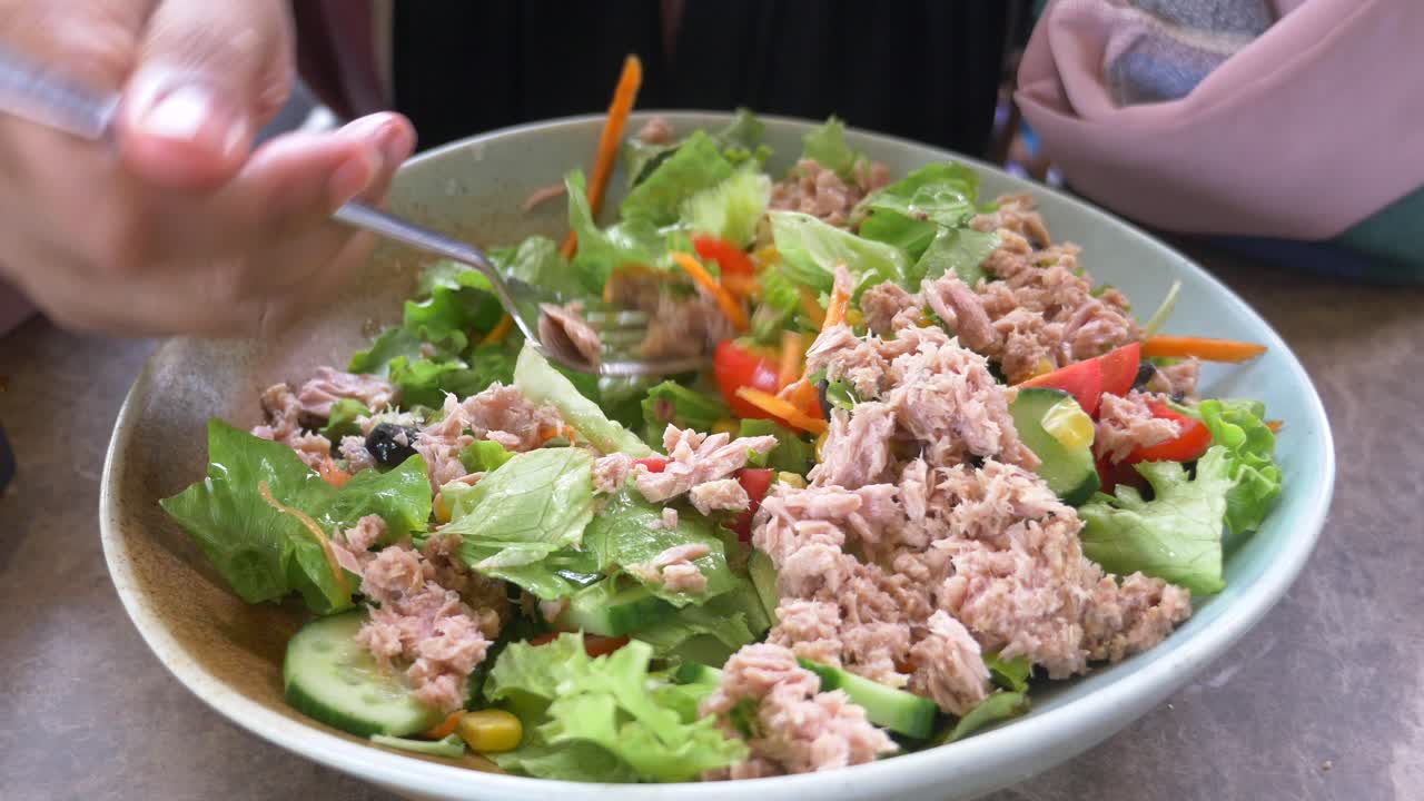 Ensalada de atún con verduras