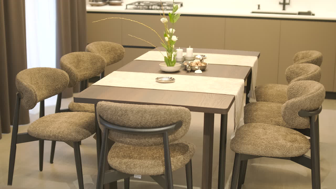 Mesa de Jantar e Cadeiras Elegantes em um Cenário de Cozinha Contemporânea