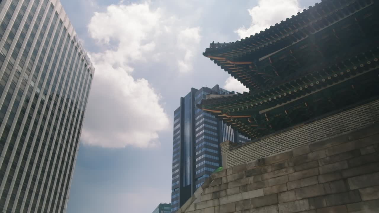 Explore Seoul's rich history through captivating videos of the iconic Sungyemun Gate, a symbol of heritage and grandeur