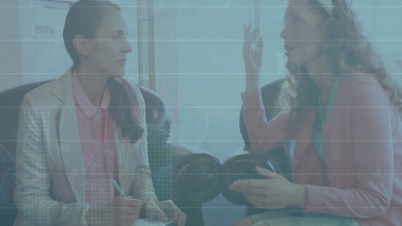 사무실에서 일하는 사업가 여성에 대한 금융 데이터 처리 활성화