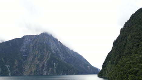 Panorama-Of-Mitre-Peak-In-Milford-Sound-In-New-Zealand