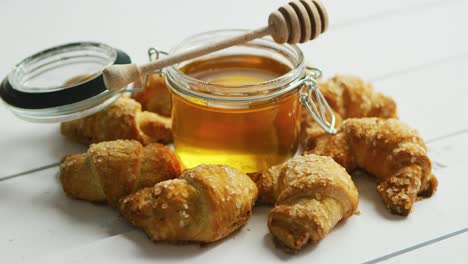 Jar-with-honey-and-croissants