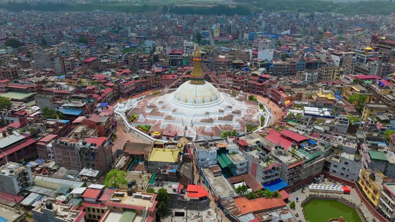 부다나트 스투파 (boudhanath stupa) 는 네팔의 카트만두에 있는 불교 신자들의 등대이다.