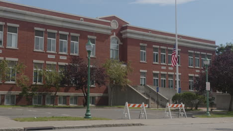 Amplio-Exterior-De-Una-Escuela