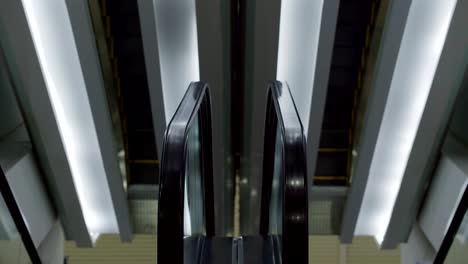 sin costuras de dos escaleras mecánicas arriba y abajo