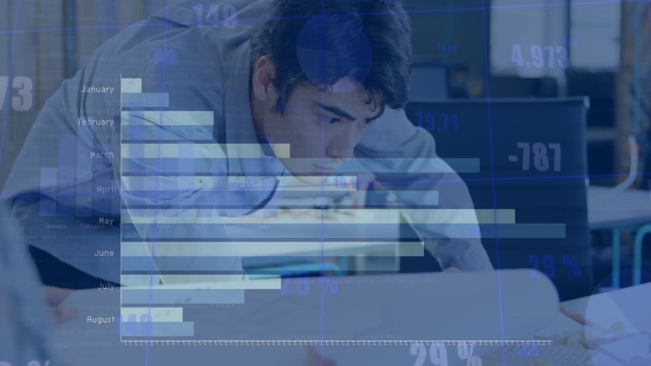 남성 건축가 작업에 대한 금융 데이터 처리의 애니메이션