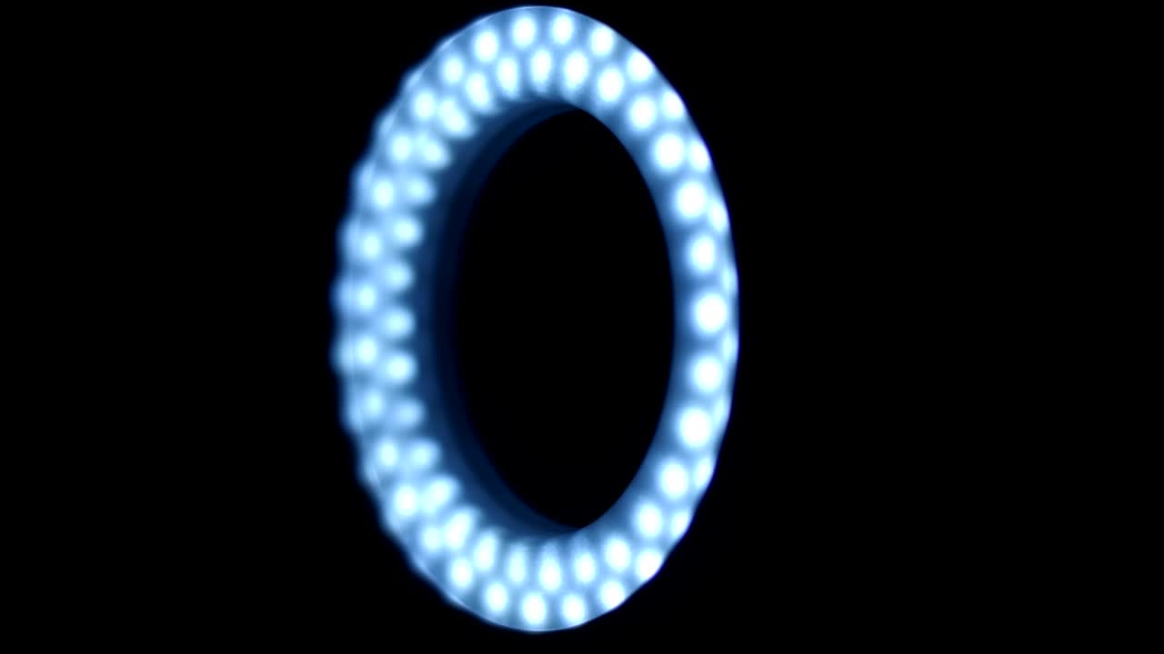 el anillo de led en la lámpara está girando y desapareciendo en la oscuridad