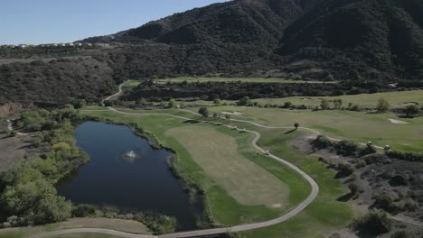 Drone-Panning-Up-to-Mountain-Eagle-Glen-Golf-Club-Corona-Landscape