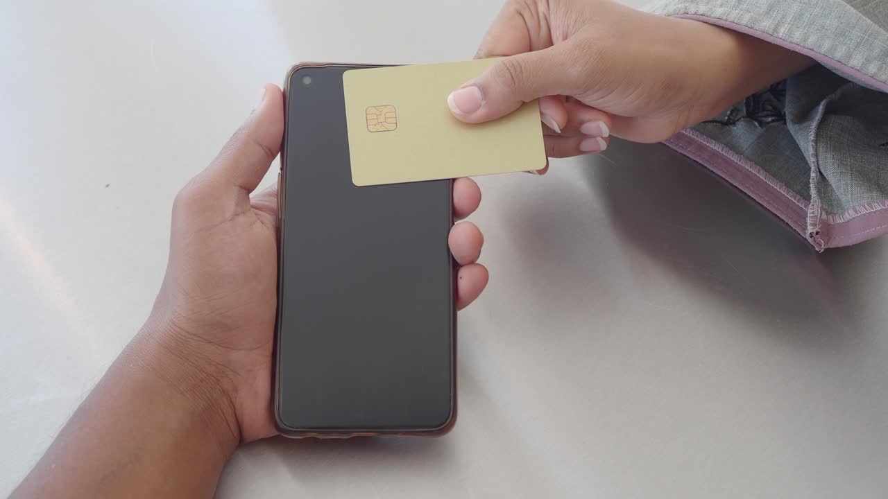Contactless Payment with a Credit Card on a Smartphone