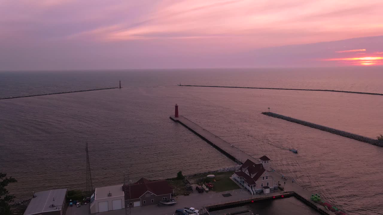 이른 일몰 동안 공중 기울기