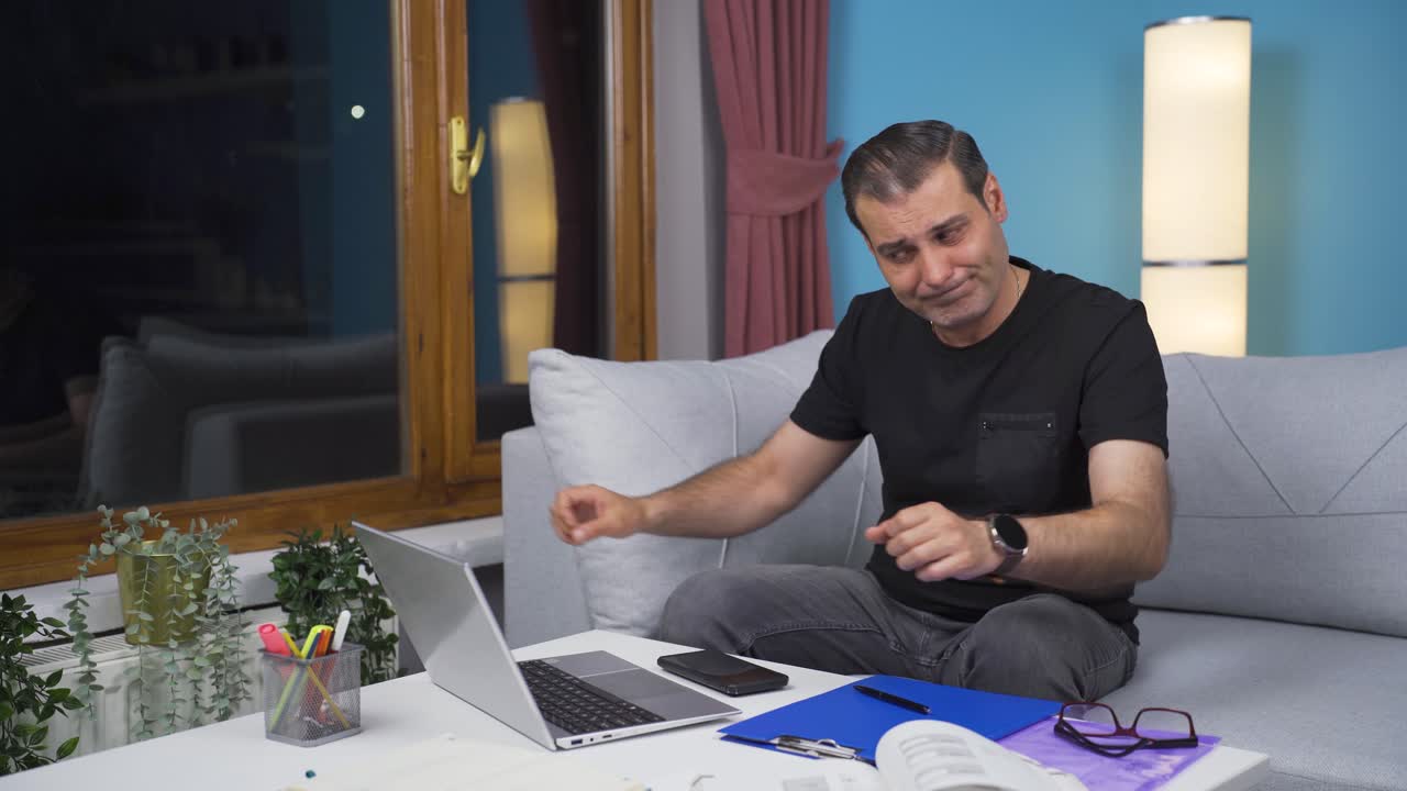 Home office worker man refuses and does not accept.