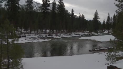 Fluss-Auf-Wanderwegen-Im-Boise-National-Forest,-Idaho,-USA